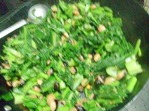 パンダ豆と菜っ葉の醤油ソテー